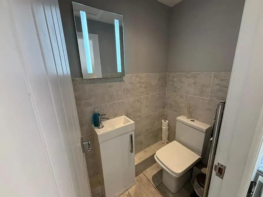 Apartment 1Bed Flat - Contractors - Central Cleethorpes