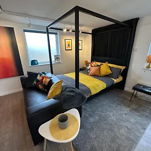 The By Hip Haus Apartment